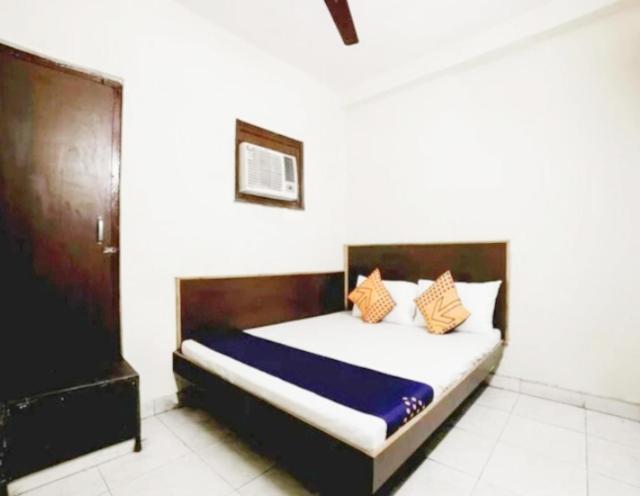 K M International * New Delhi